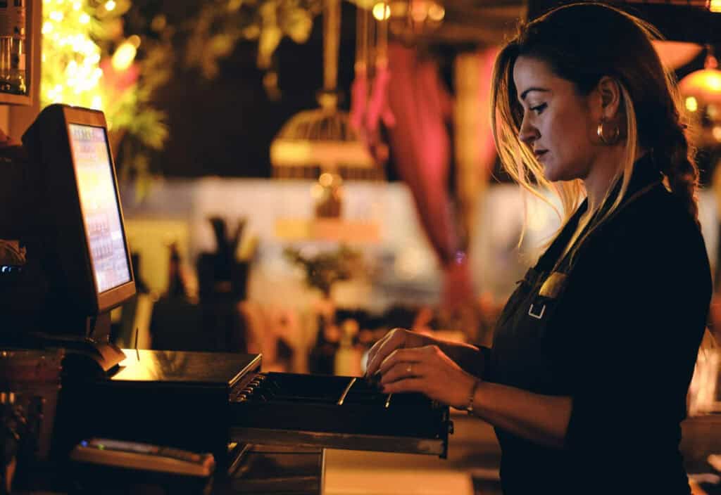 The Benefits of Implementing Technology in Restaurant Operations